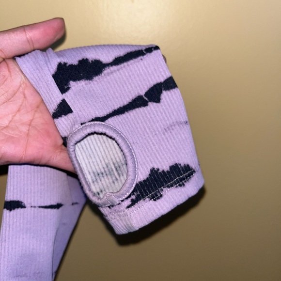 H&M Cropped Purple Long Sleeve with Thumb-holes and curved bottom - Picture 2 of 4